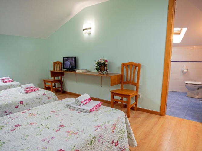 Standard Triple room