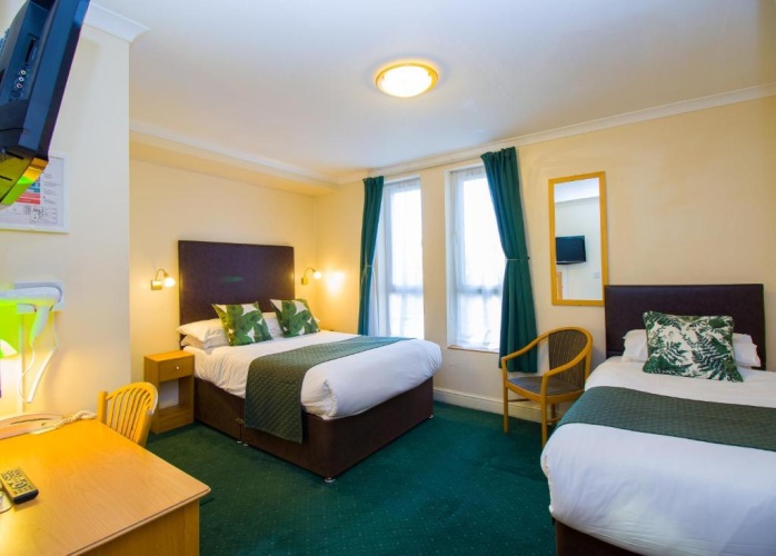 Standard Triple room