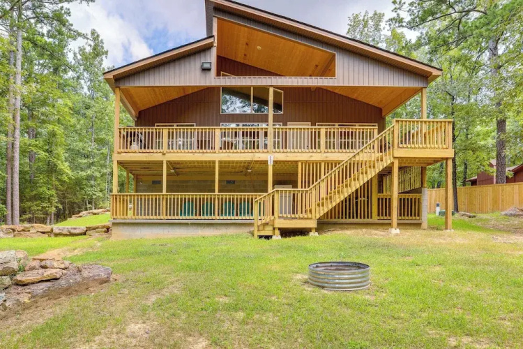 Waterfront Retreat on Greers Ferry Lake w/ Hot Tub