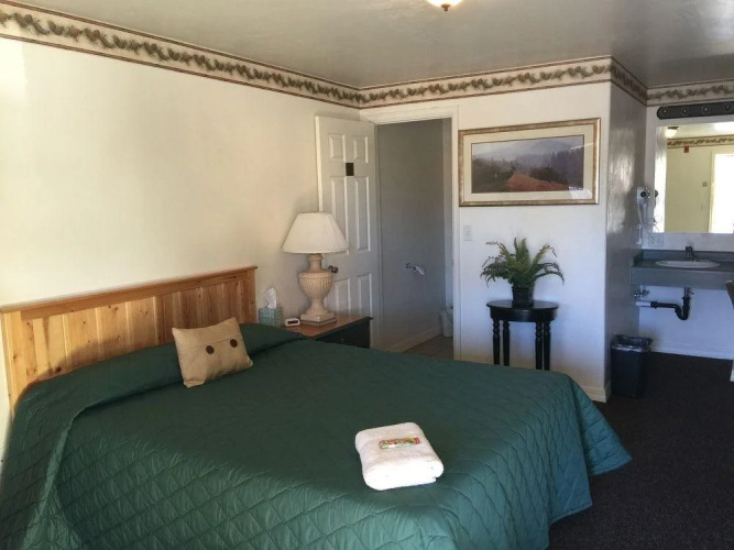 Rustic Inn Motel
