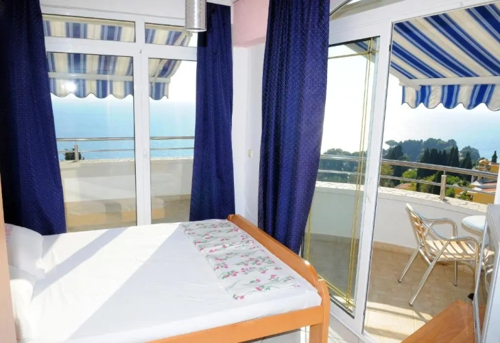 Studio with balcony and with view