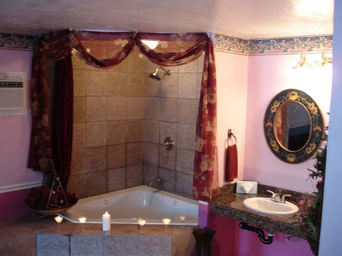 Monterey Pines Inn