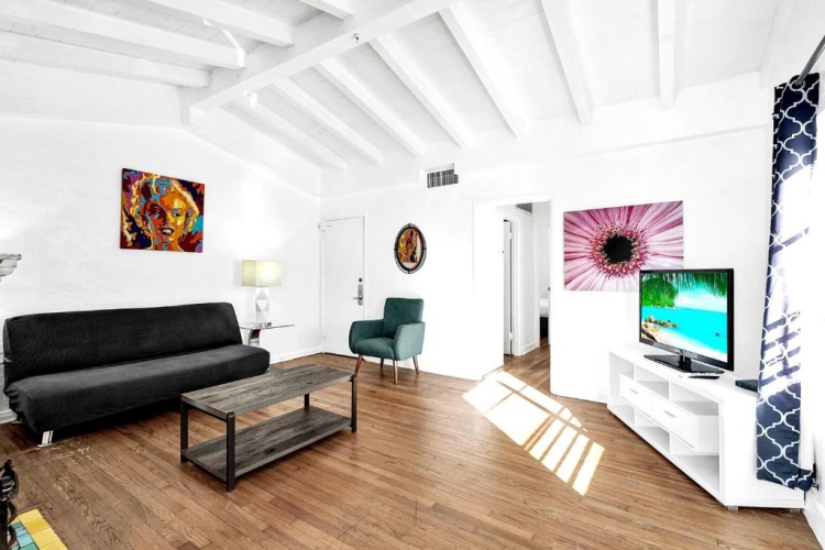 5 Bedrooms Cottage