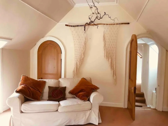 Charming 3 Double Bed Cottage by the River