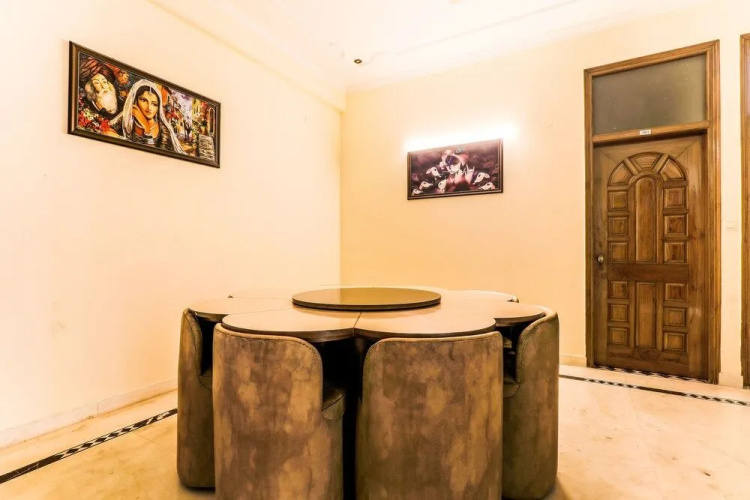 FabHotel Silver Inn