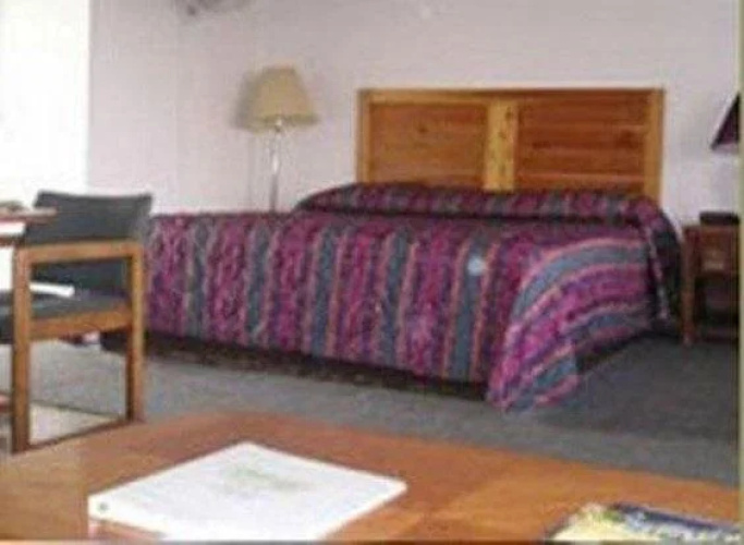 Parkwood Inn
