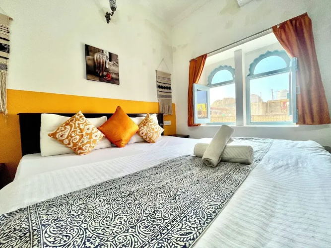 Jaisalmer Hostel Crowd