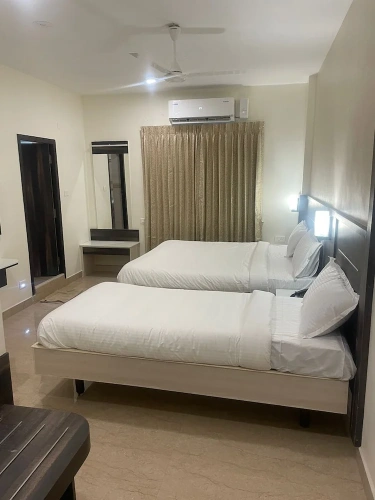 Standard Triple room