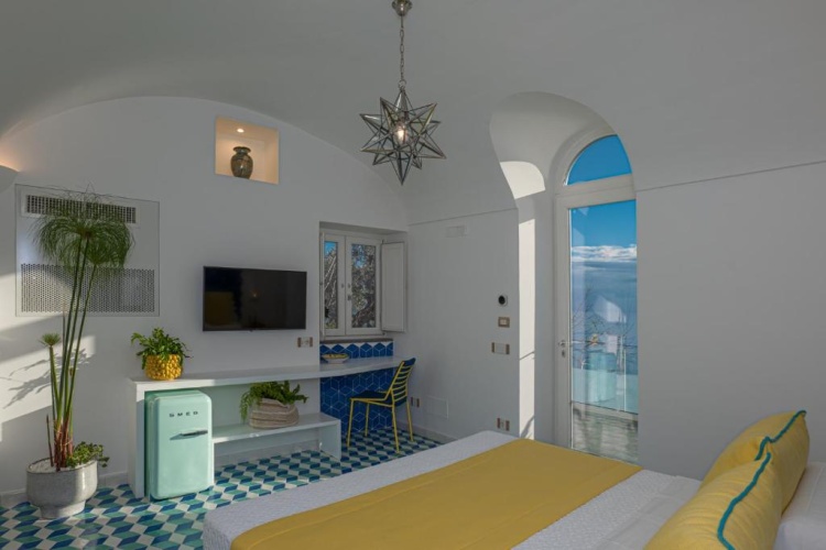 Deluxe Double room with balcony and with sea view
