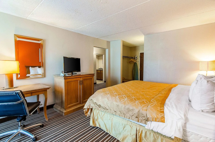Econo Lodge Inn & Suites Norton - Wise South