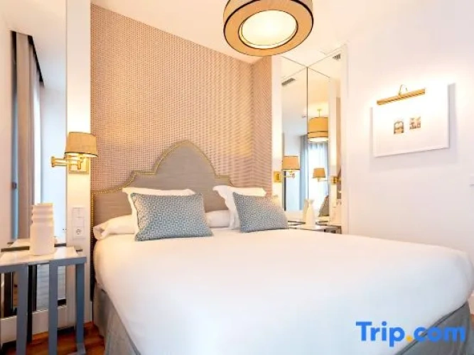 3 Bedrooms Apartment