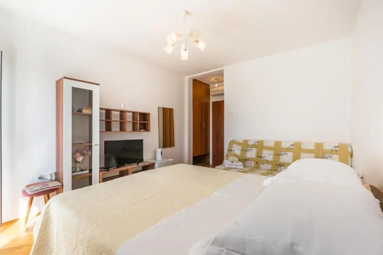 Superior Double room with balcony and with partial sea view