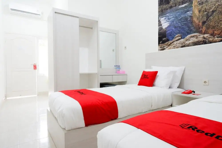 RedDoorz near Mataram University