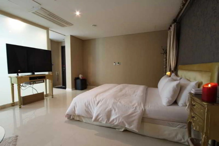648 Hotel