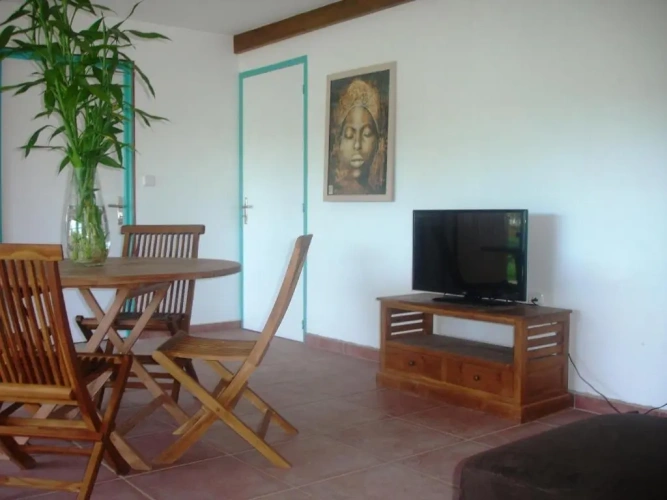 2 Bedrooms Cottage