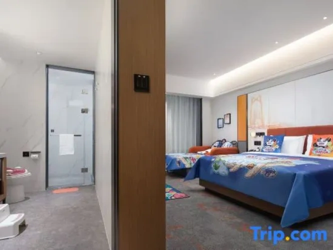 Deluxe Twin Family room