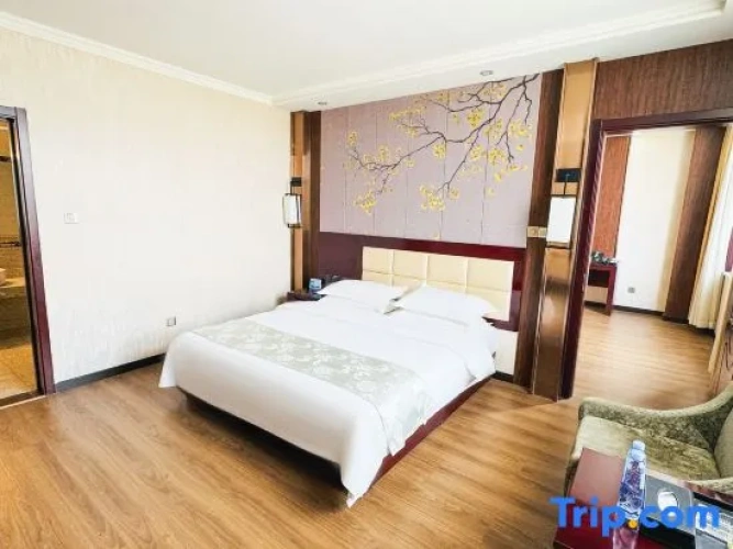 Deluxe Family Suite with river view