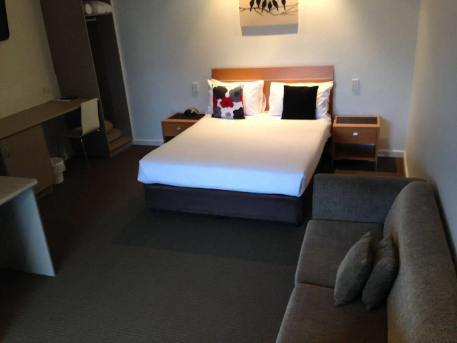 Burkes Hotel Motel
