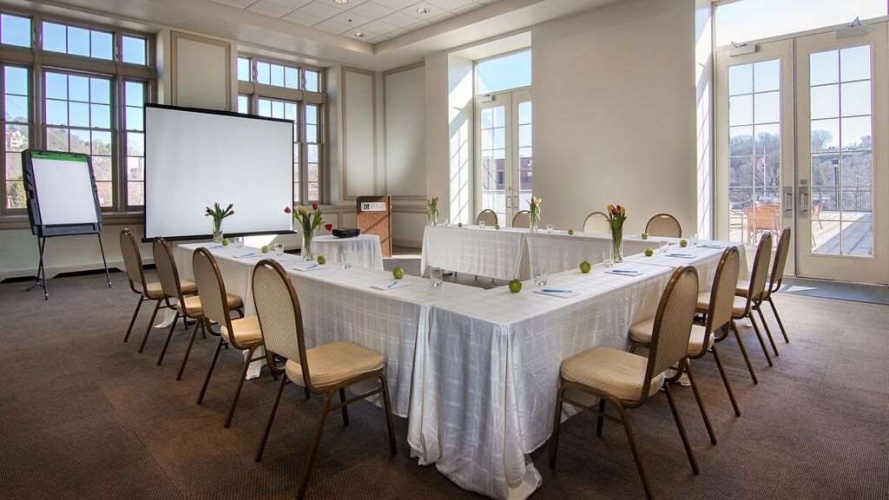 Grand Eastonian Suites Hotel photo 14