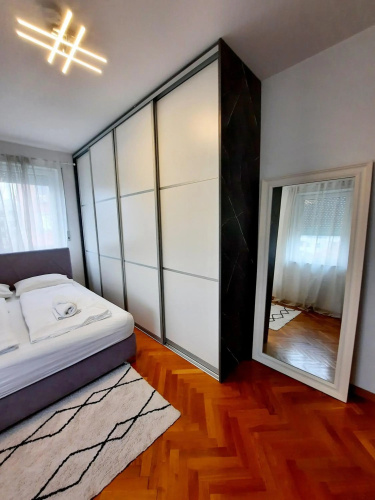Franko's Cozy Apartment with garage