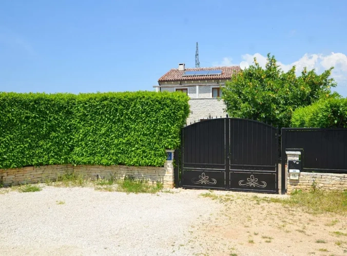 4 Bedrooms Villa