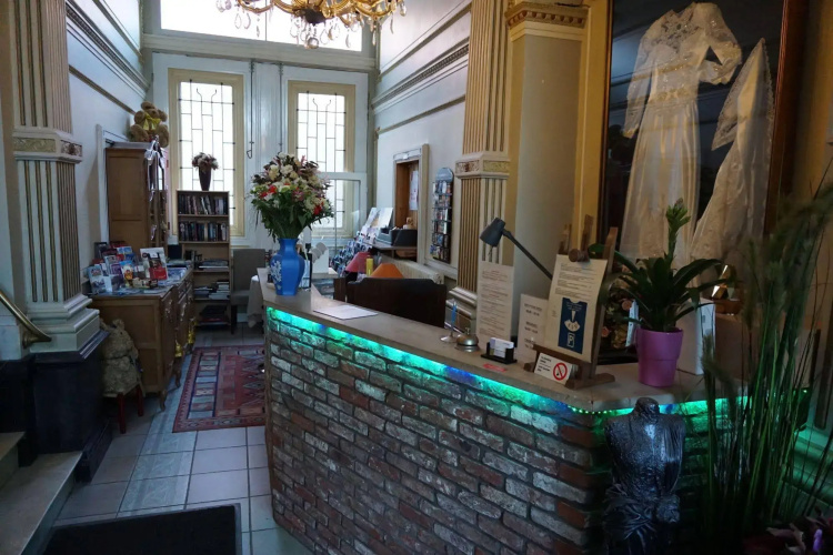 Hotel Asiris
