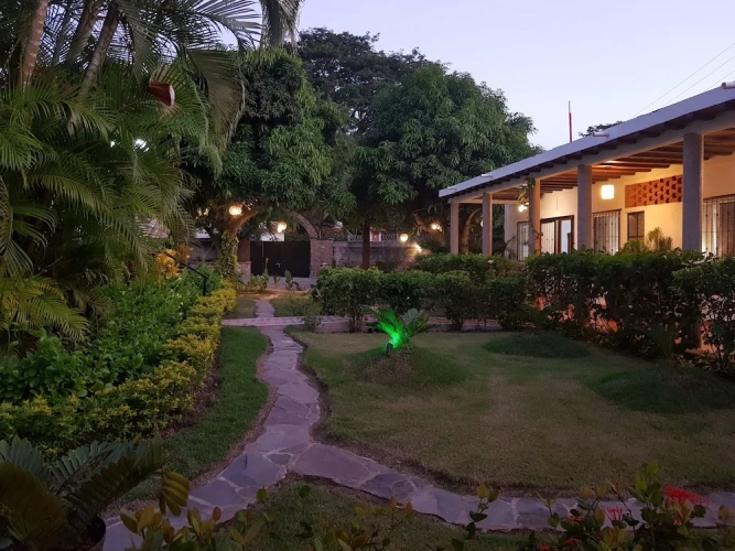 4 Bedrooms Bungalow