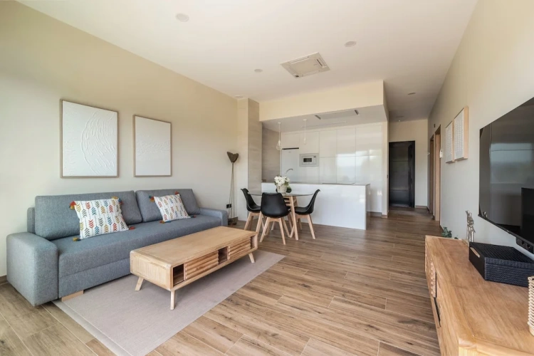 2 Bedrooms Apartment with balcony and with sea view