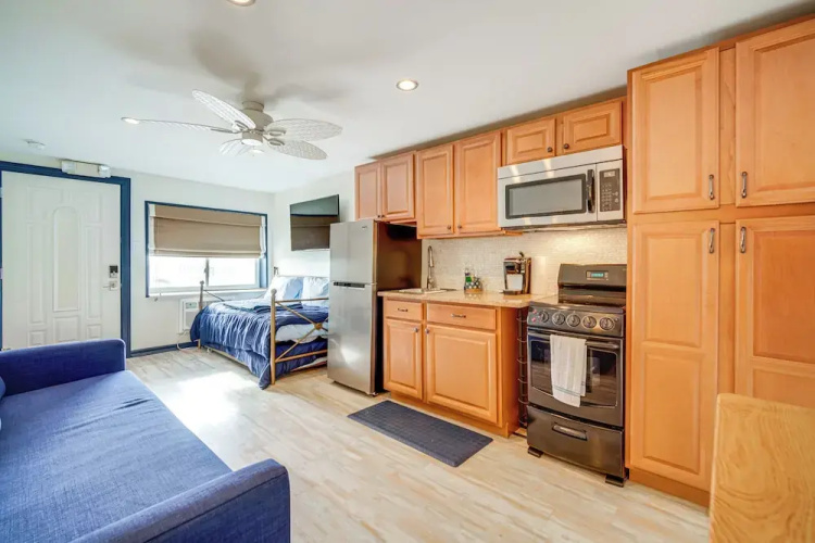 Half-block to Beach & Conventions: Wildwood Studio