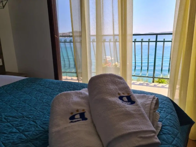Studio with balcony and with sea view