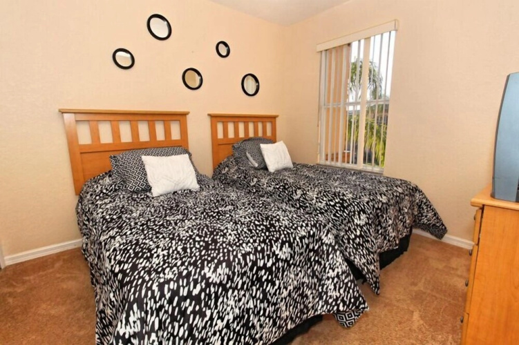 Regal Palms 4 bed / 3 bath townhome