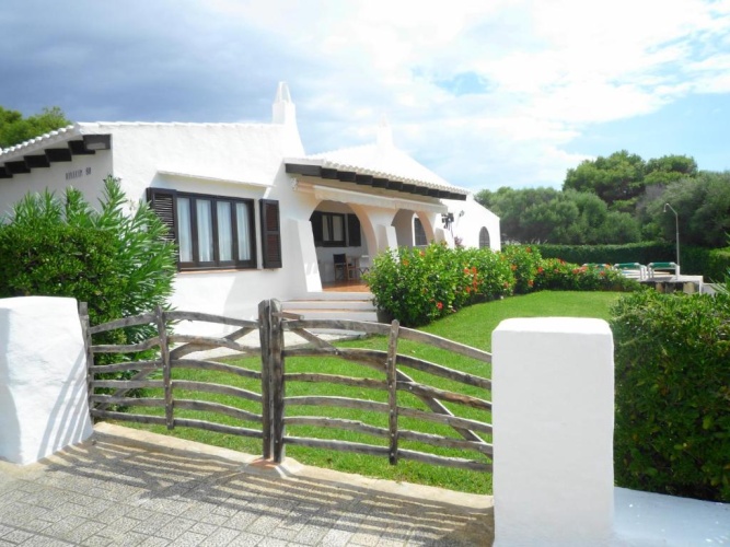 4 Bedrooms Cottage