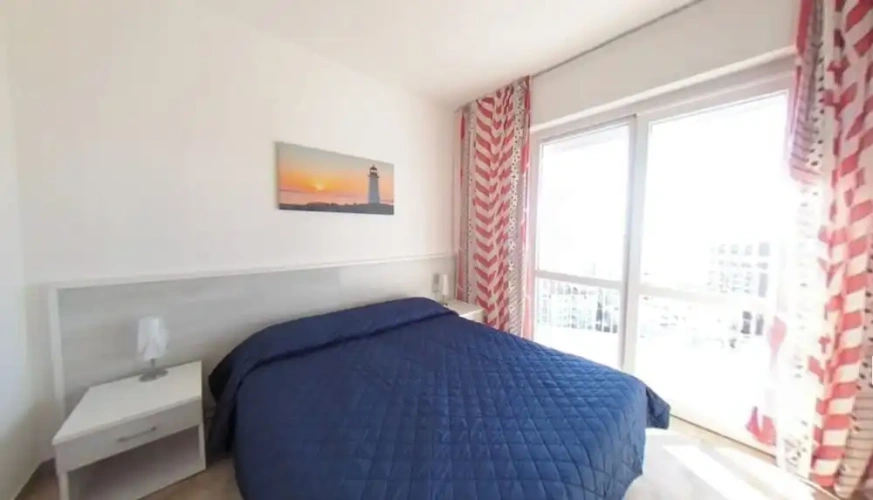 Quiet Beachside Flat With sea View