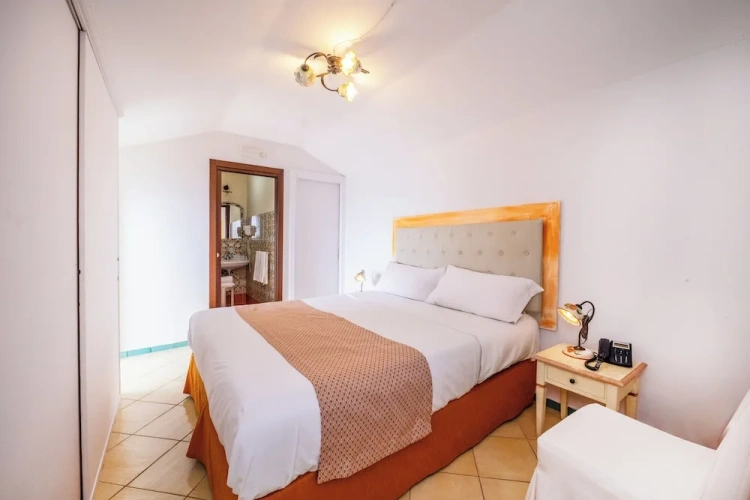 Standard Quadruple room with sea view