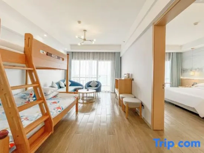 Grand Family Suite with balcony and with sunset view