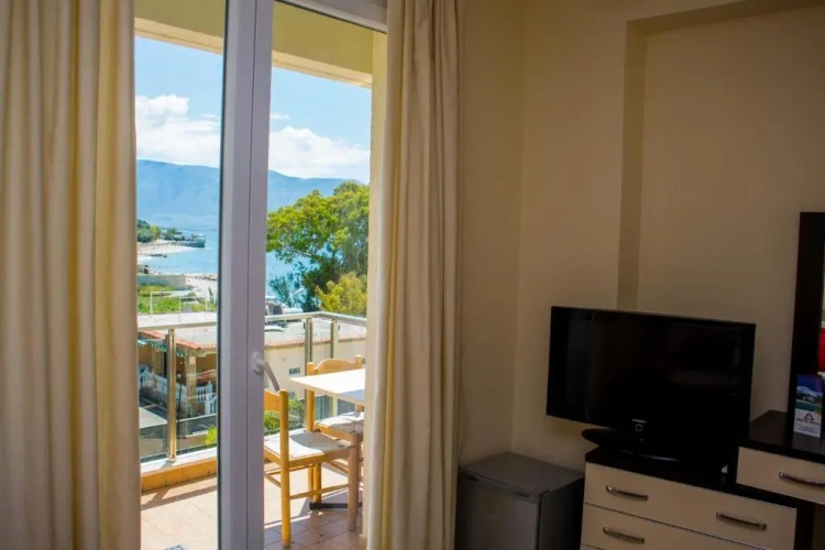 Standard Double room with balcony and with partial sea view