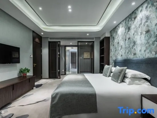 Deluxe Family Suite