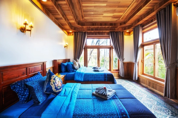 2 Bedrooms Luxury Suite with balcony and with mountain view