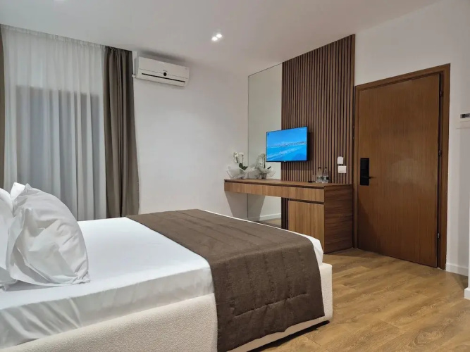 ORCHIDS Hotel