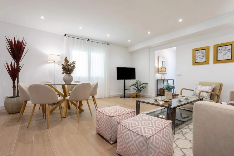 3 Bedrooms Apartment