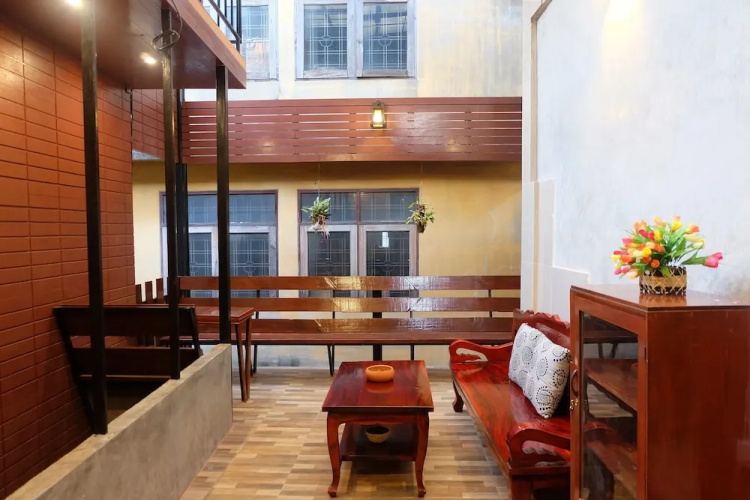 14 Plus 1 Hotel