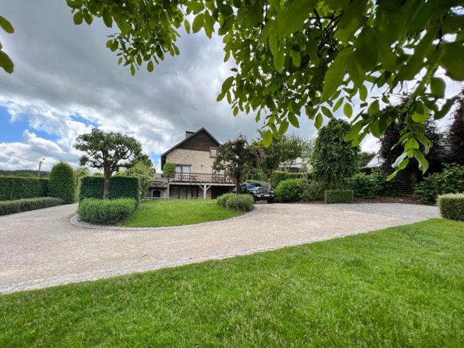 4 Bedrooms Cottage