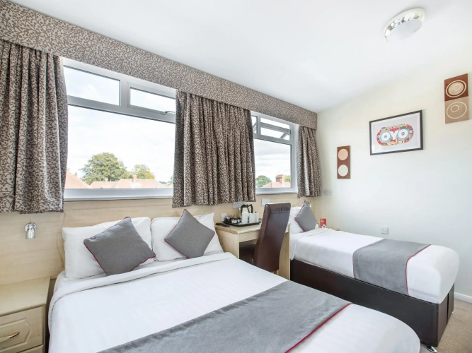 Standard Triple room