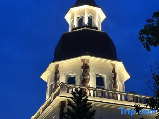 Deyang Castle Hotel
