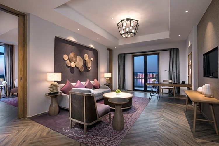 1 Bedroom Double Club Suite