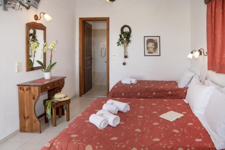 Standard Double room with partial sea view