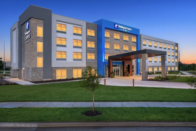 Holiday Inn Express & Suites Overland Park South
