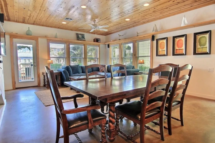4 Bedrooms Cottage