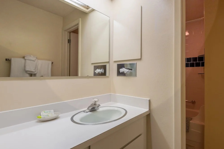 Dollar Meadows 1382 - 2 Br Condo