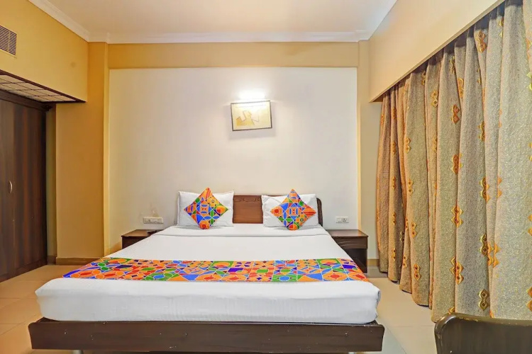 Fabhotel The Royal Plaza